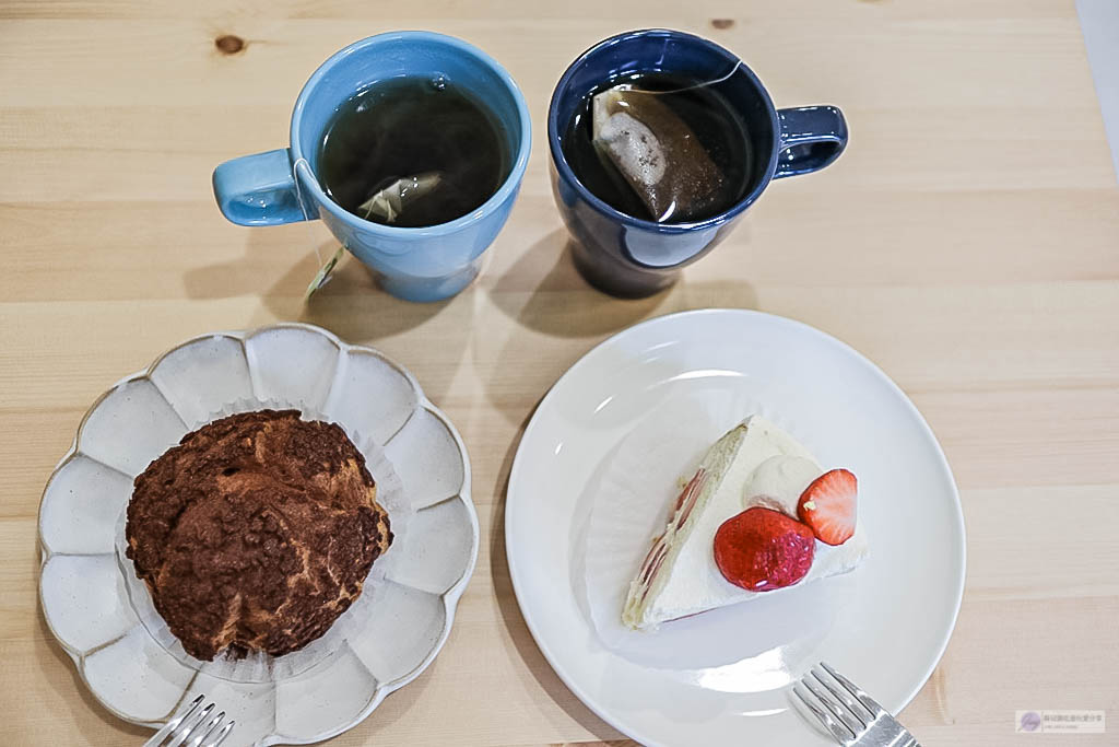 桃園美食-日子裡的•甜點工作室-草莓控必吃 每日限量30顆的秒殺草莓泡芙/泡芙 蛋糕 塔類/鄰近桃園市政府 @靜兒貪吃遊玩愛分享