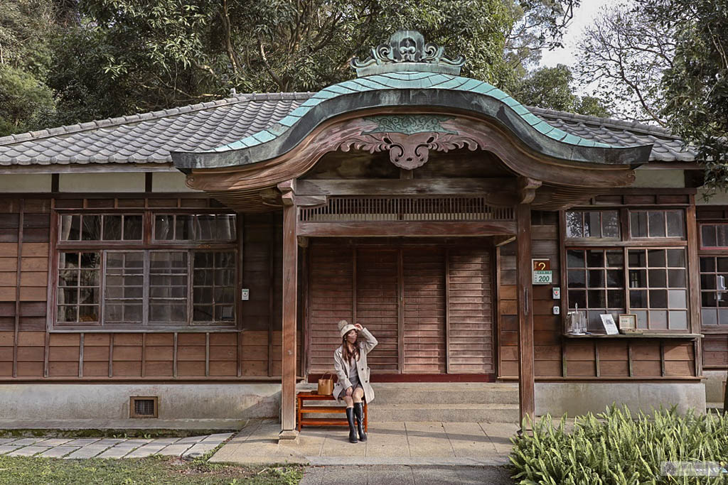 桃園景點-桃園忠烈祠暨神社文化園區-新秘境日式昭和神社裡的巨大月球/元宇宙光影藝術展/神社星河宇宙假日市集 浪漫花手水/IG打卡聚集地 @靜兒貪吃遊玩愛分享