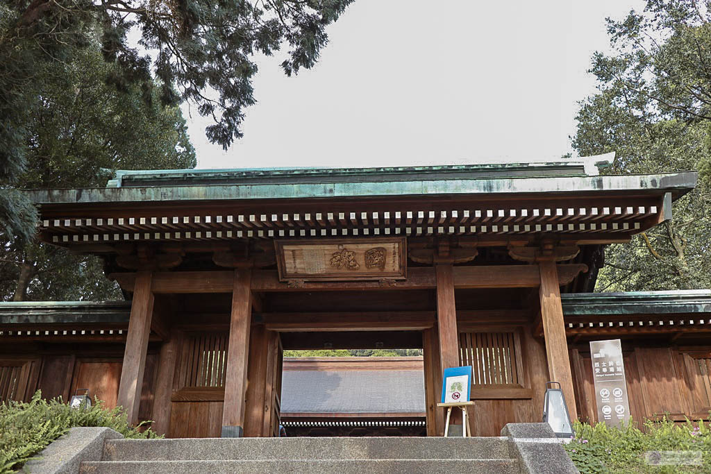 桃園景點-桃園忠烈祠暨神社文化園區-新秘境日式昭和神社裡的巨大月球/元宇宙光影藝術展/神社星河宇宙假日市集 浪漫花手水/IG打卡聚集地 @靜兒貪吃遊玩愛分享