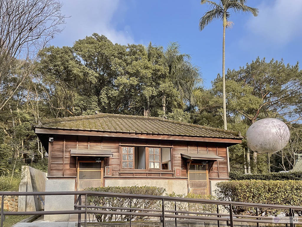 桃園景點-桃園忠烈祠暨神社文化園區-新秘境日式昭和神社裡的巨大月球/元宇宙光影藝術展/神社星河宇宙假日市集 浪漫花手水/IG打卡聚集地 @靜兒貪吃遊玩愛分享