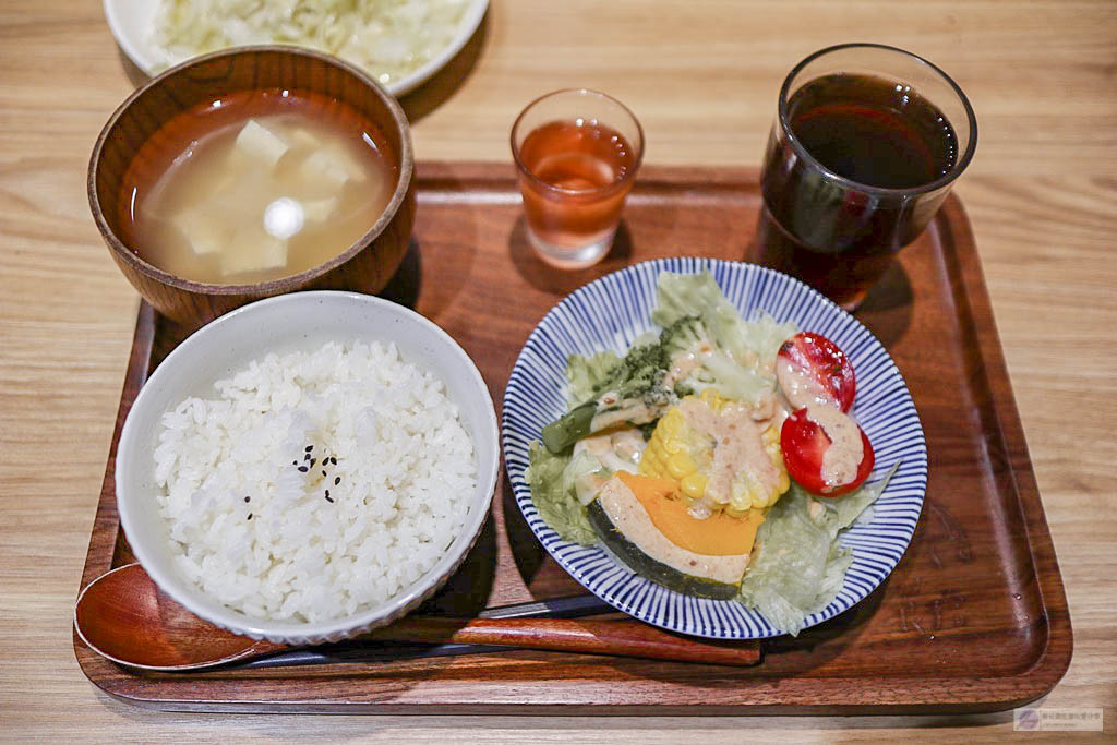 桃園美食-莨拾鐵板料理-日雜文青質感風格鐵板燒餐廳/鐵板料理 甜點 飲品/鄰近藝文特區 @靜兒貪吃遊玩愛分享