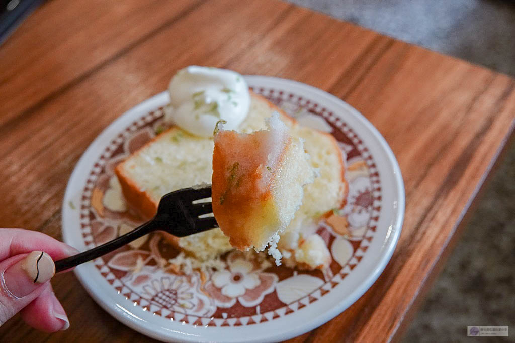 桃園美食-只是光影 獨立咖啡廳-隱藏在巷弄內老宅改造的文青復古風格咖啡廳/早午餐 甜點 咖啡/鄰近桃園火車站 @靜兒貪吃遊玩愛分享