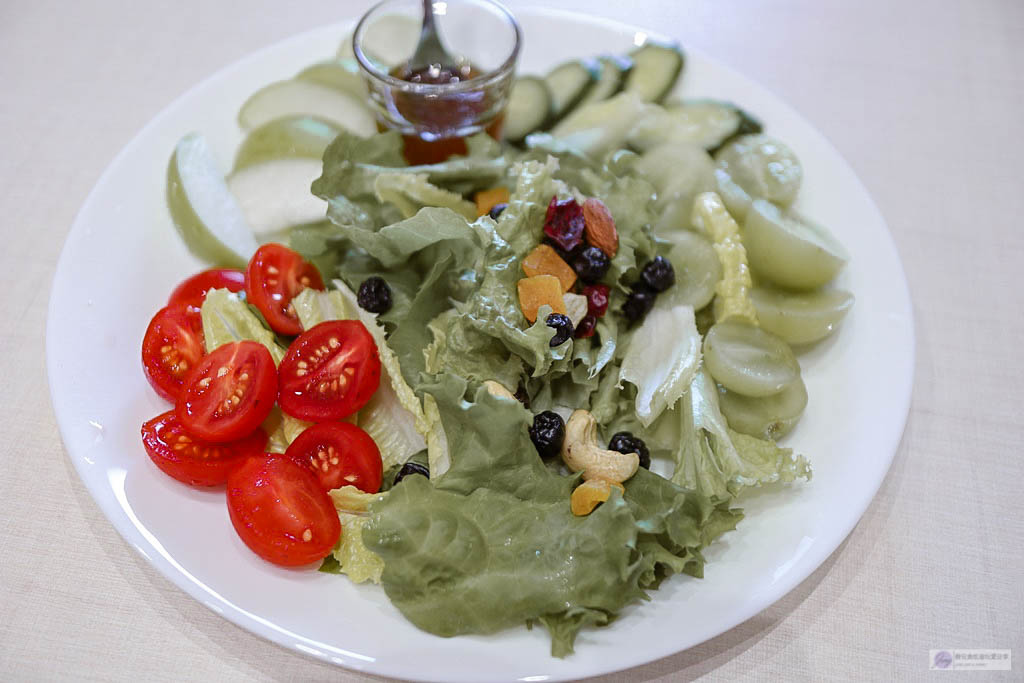 桃園中壢美食-紓咖-隱身小竹林庭園的貓咪咖啡廳/輕食 甜點 咖啡/鄰近內壢火車站/寵物友善 @靜兒貪吃遊玩愛分享