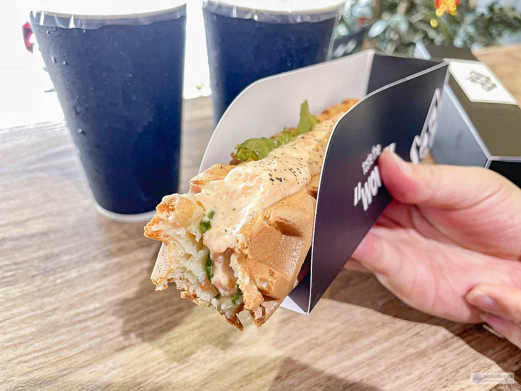 桃園蘆竹美食-Wowffles鬆餅專門店-神經病大叔的文青風格手拿長條式鹹甜鬆餅/鬆餅 咖啡 飲品/鄰近南崁五福夜市 @靜兒貪吃遊玩愛分享